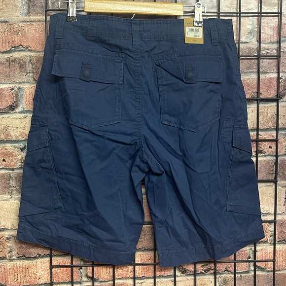 GH Bass & Co men’s navy blue 100% cotton cargo shorts size 33 - Picture 2 of 4